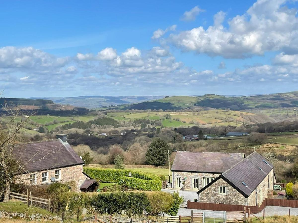 Rhiwddu Barns Villa Llangadog Exterior photo