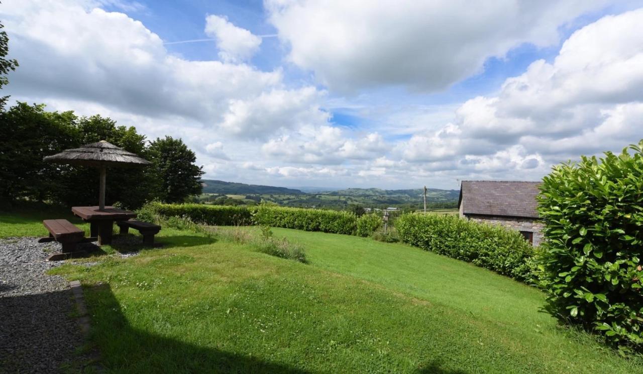 Rhiwddu Barns Villa Llangadog Exterior photo