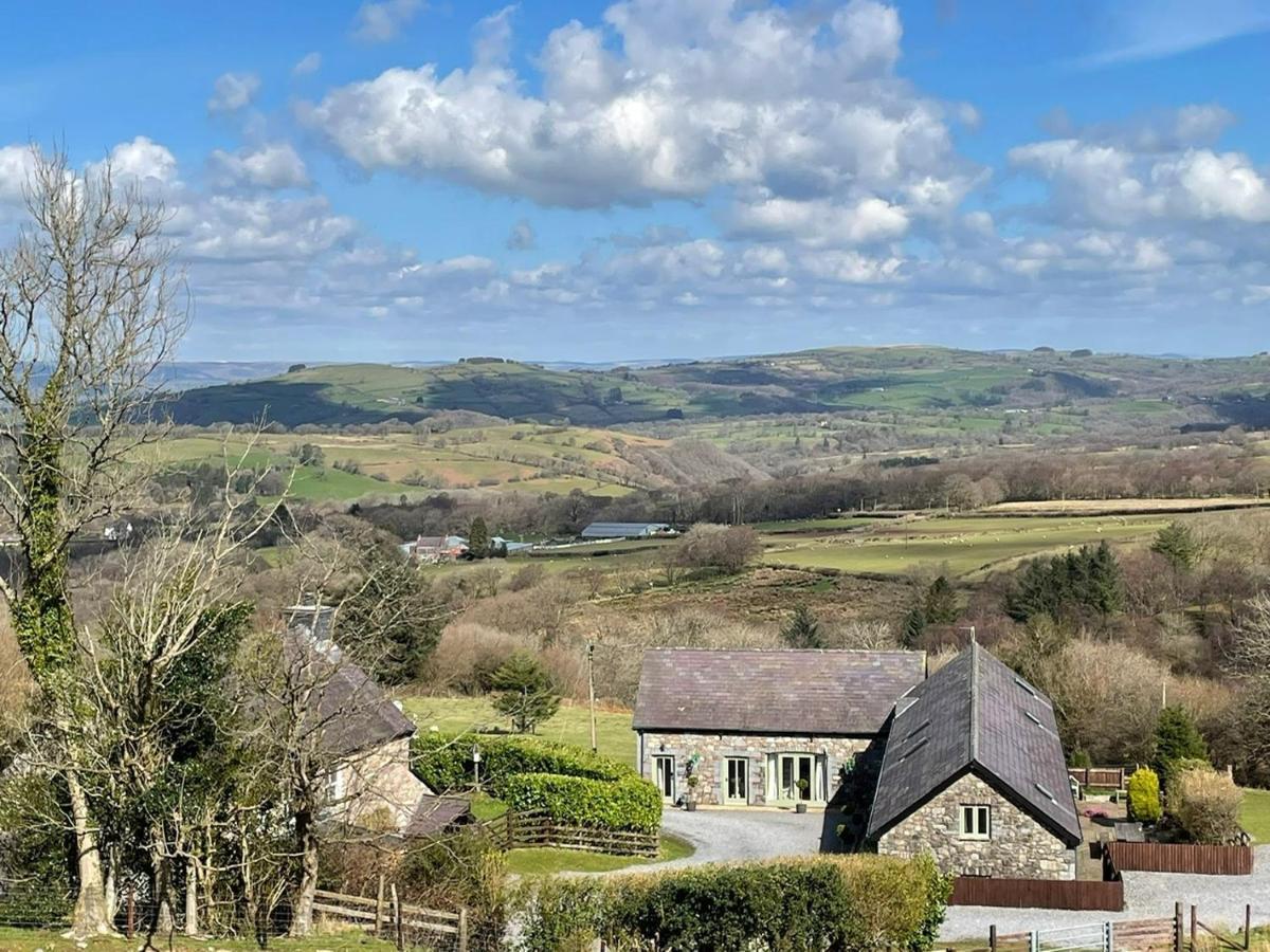 Rhiwddu Barns Villa Llangadog Exterior photo