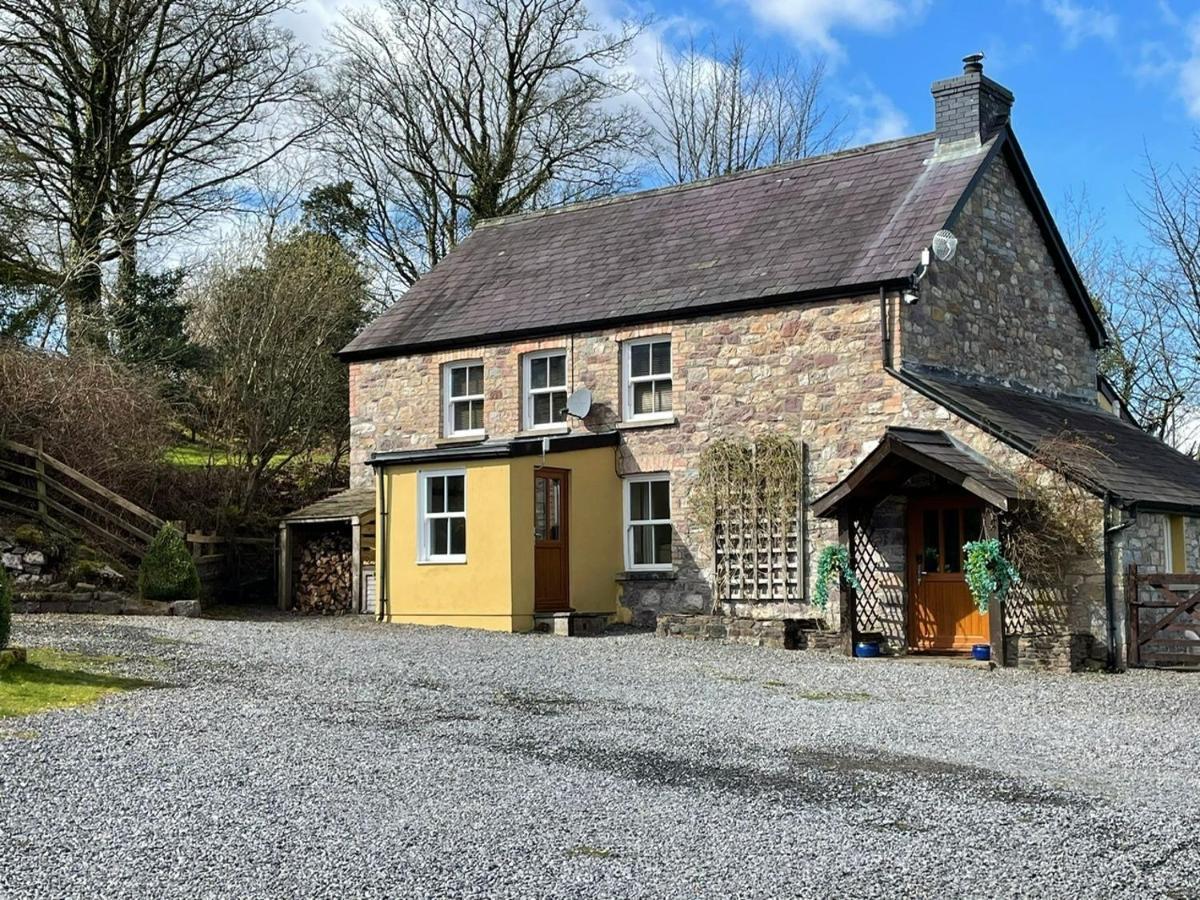 Rhiwddu Barns Villa Llangadog Exterior photo