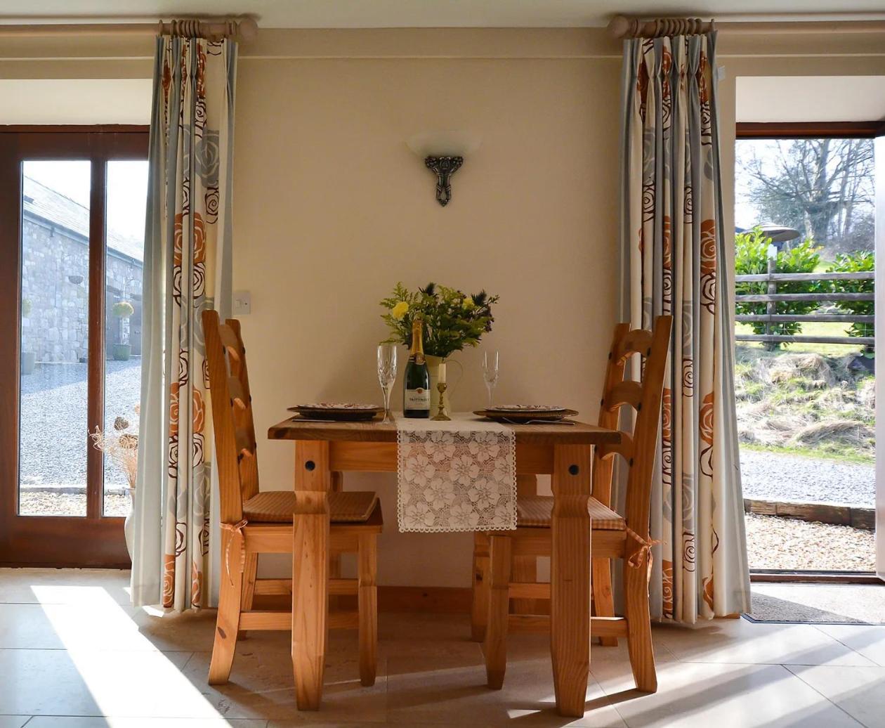 Rhiwddu Barns Villa Llangadog Room photo